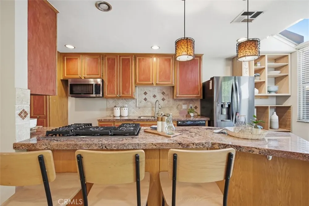 18730 Hatteras #47 Tarzana, CA 91356