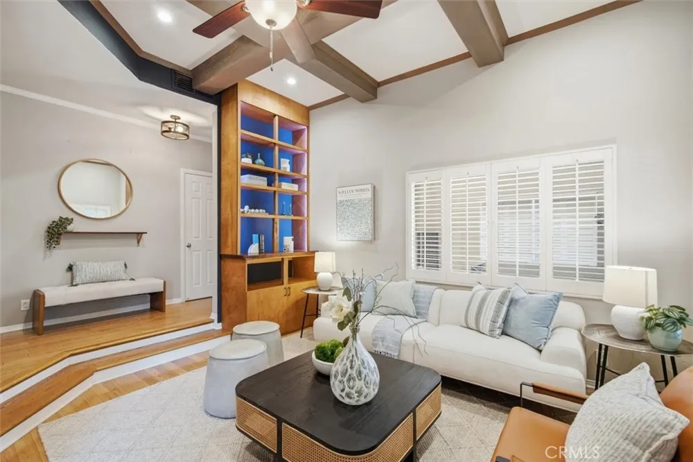 18730 Hatteras #47 Tarzana, CA 91356