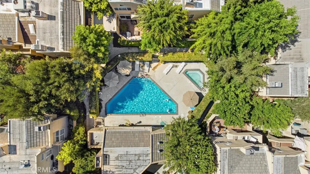 18730 Hatteras #47 Tarzana, CA 91356
