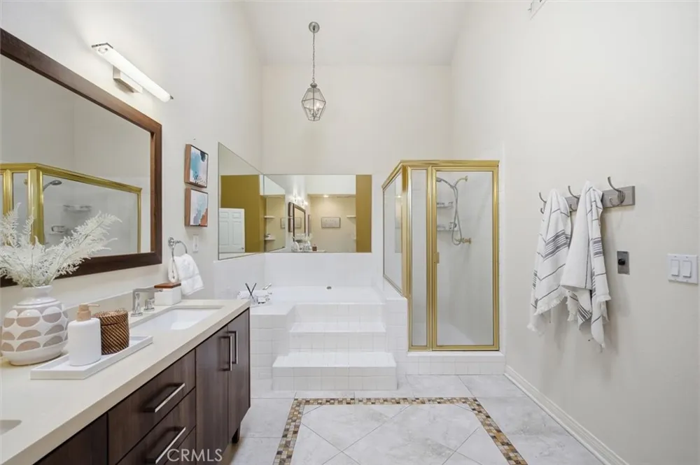 18730 Hatteras #47 Tarzana, CA 91356