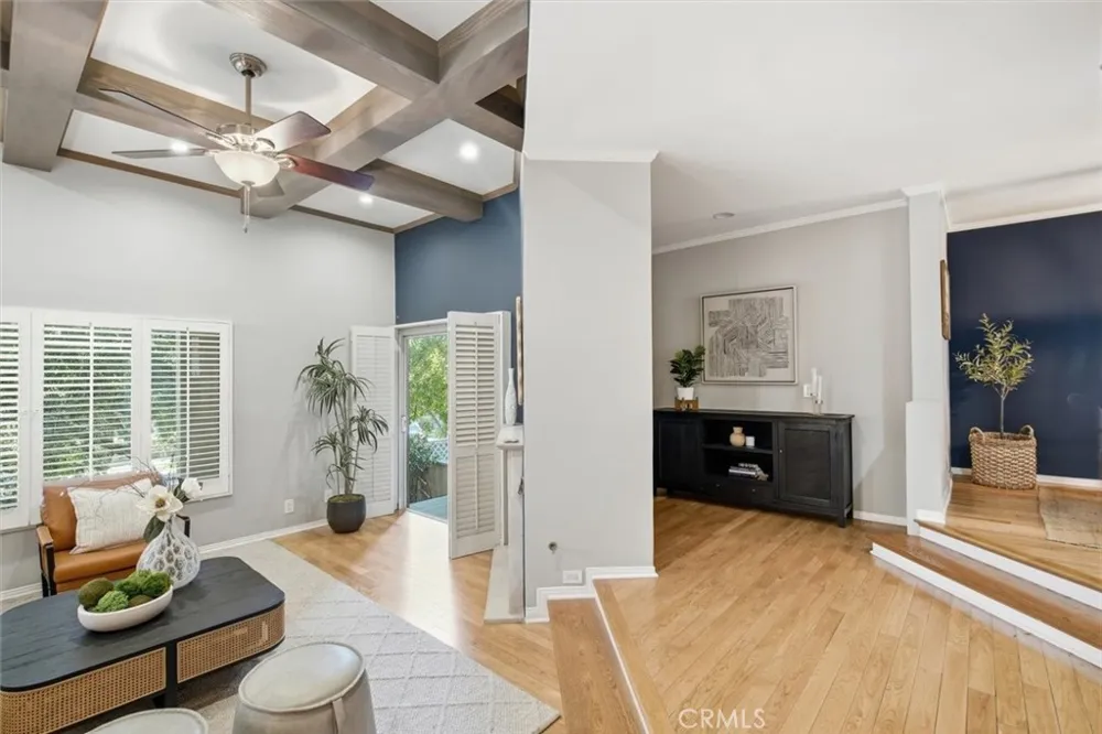 18730 Hatteras #47 Tarzana, CA 91356