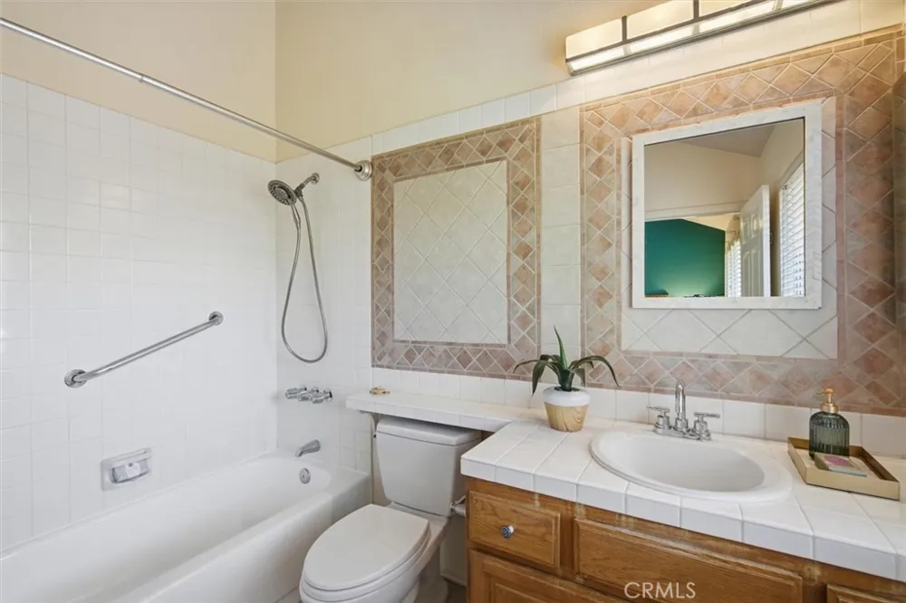 18730 Hatteras #47 Tarzana, CA 91356