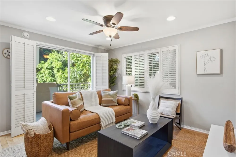 18730 Hatteras #47 Tarzana, CA 91356