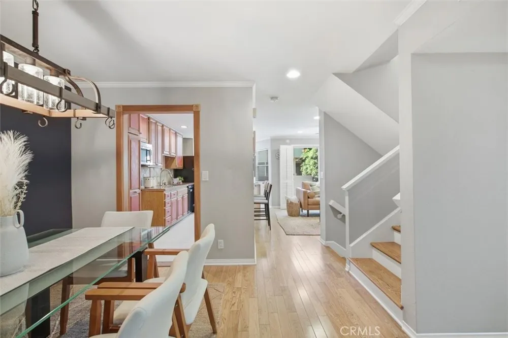 18730 Hatteras #47 Tarzana, CA 91356