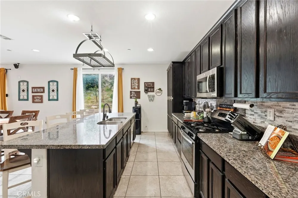 18332 Cayenne San Bernardino, CA 92407
