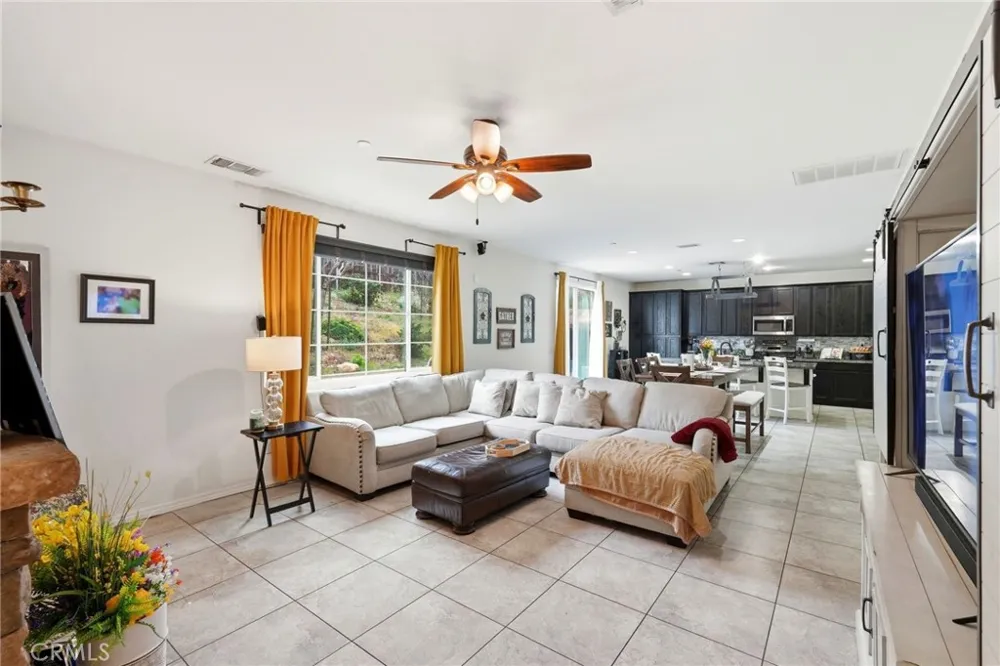 18332 Cayenne San Bernardino, CA 92407