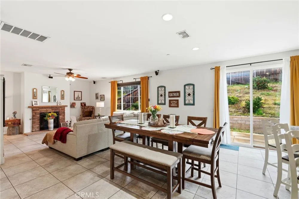 18332 Cayenne San Bernardino, CA 92407