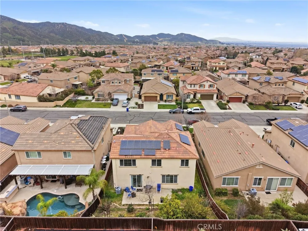 18332 Cayenne San Bernardino, CA 92407
