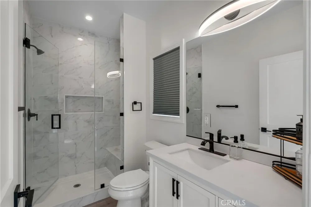 22434 Berdon St Woodland Hills, CA 91367