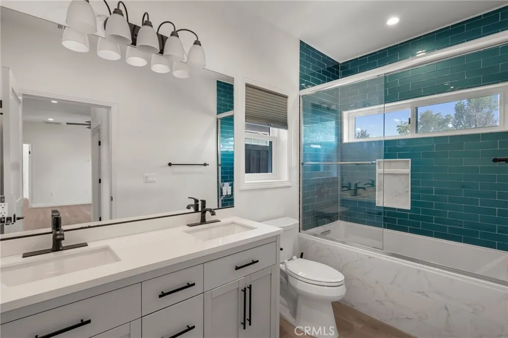 22434 Berdon St Woodland Hills, CA 91367