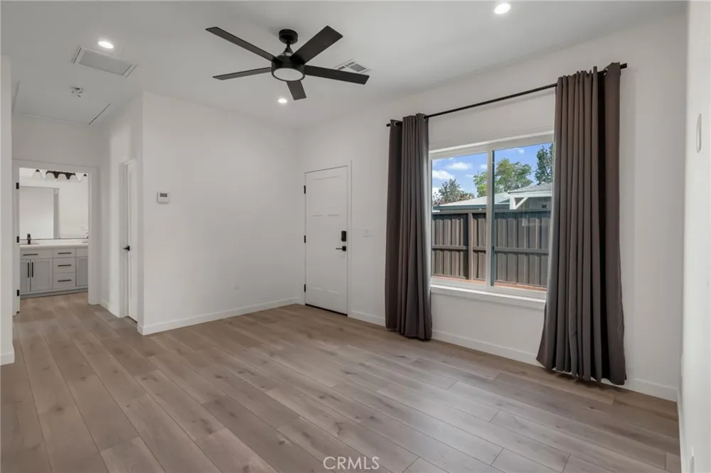 22434 Berdon St Woodland Hills, CA 91367