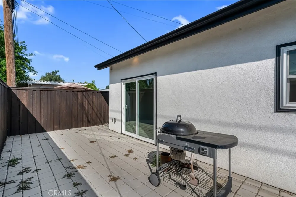 22434 Berdon St Woodland Hills, CA 91367