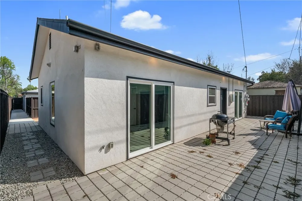 22434 Berdon St Woodland Hills, CA 91367