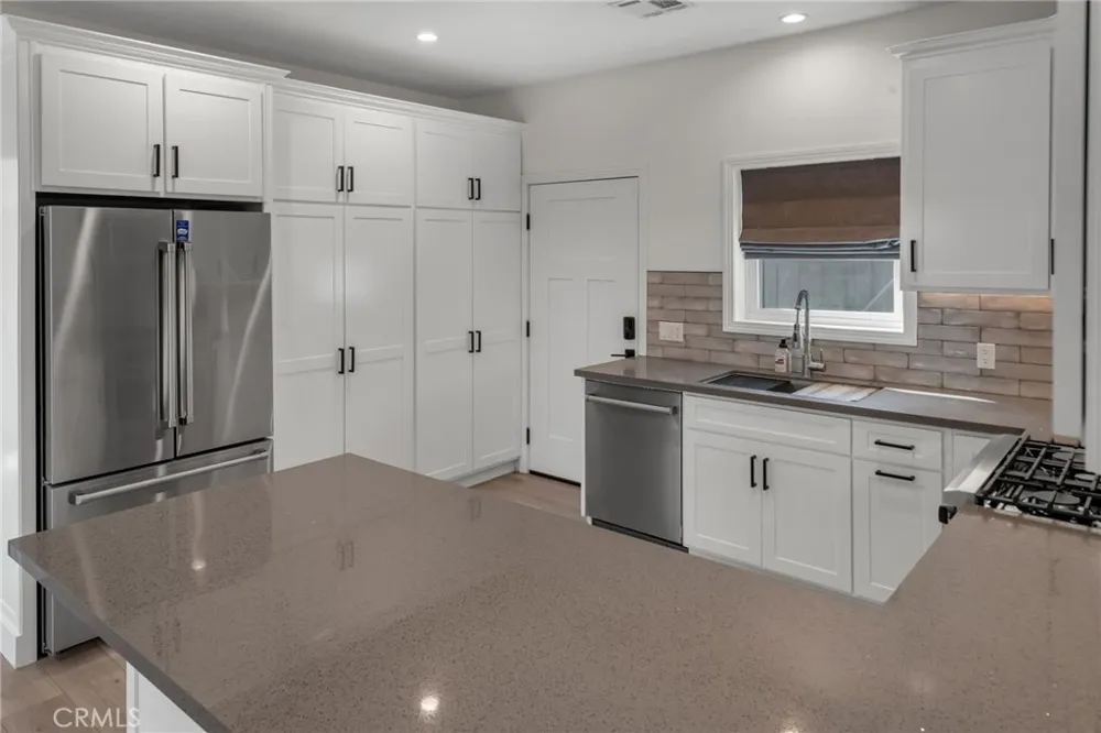 22434 Berdon St Woodland Hills, CA 91367