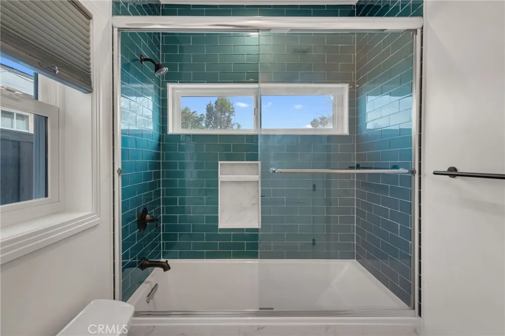 22434 Berdon St Woodland Hills, CA 91367
