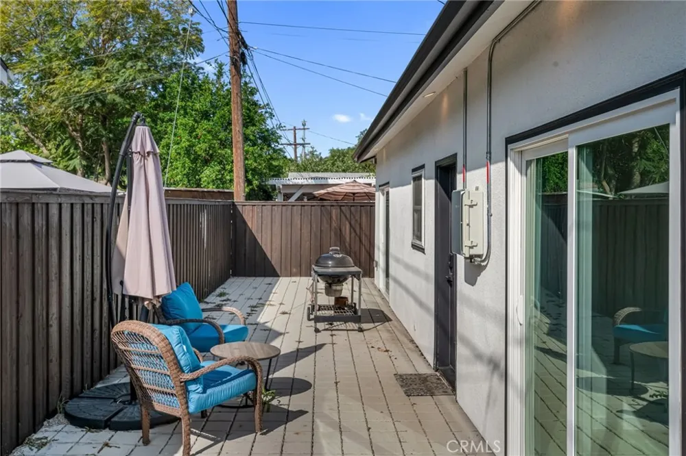 22434 Berdon St Woodland Hills, CA 91367