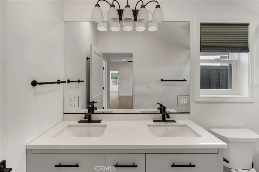 22434 Berdon St Woodland Hills, CA 91367