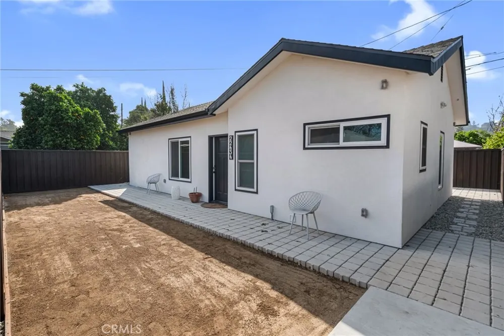 22434 Berdon St Woodland Hills, CA 91367