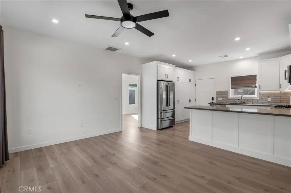 22434 Berdon St Woodland Hills, CA 91367