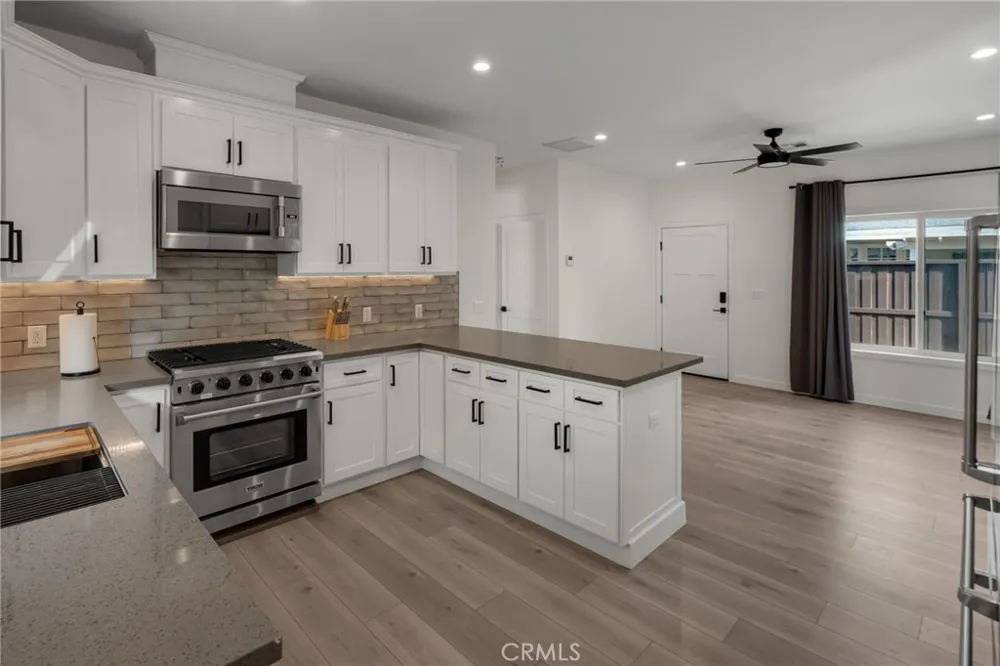 22434 Berdon St Woodland Hills, CA 91367