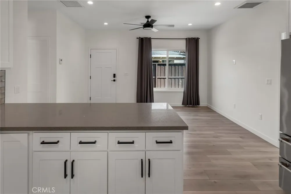 22434 Berdon St Woodland Hills, CA 91367
