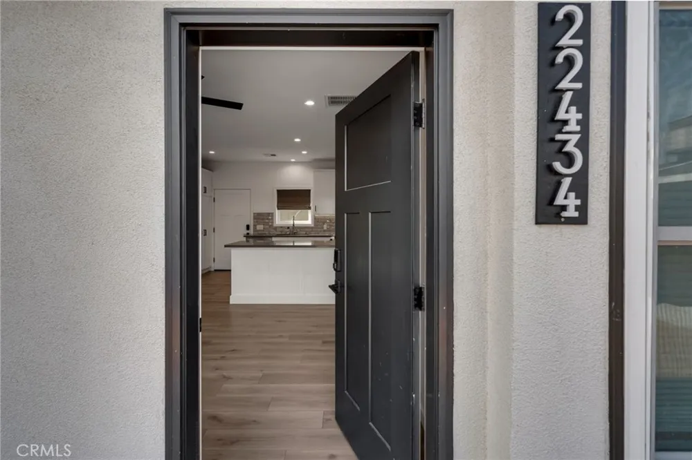 22434 Berdon St Woodland Hills, CA 91367