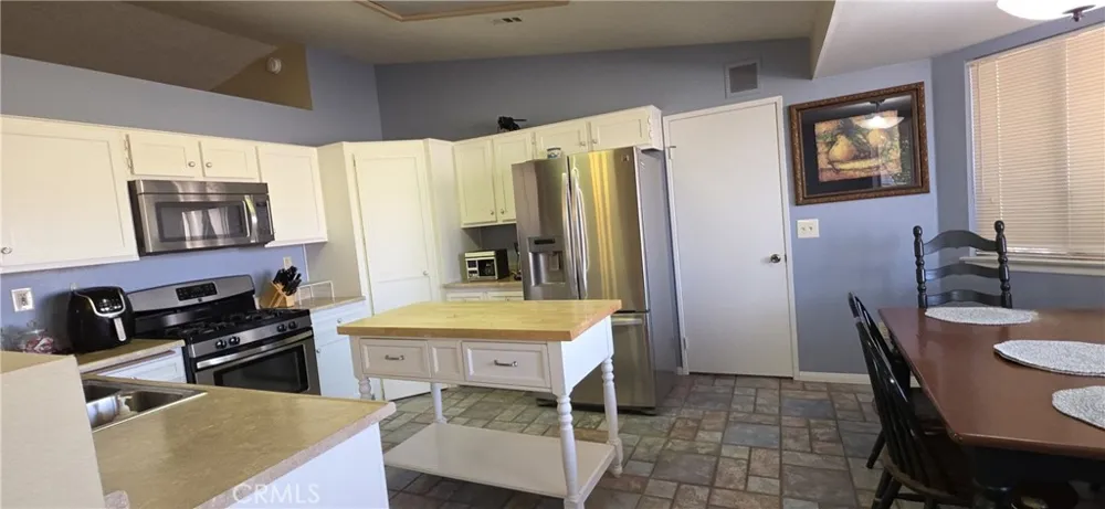 14307 Tonikan Apple Valley, CA 92307