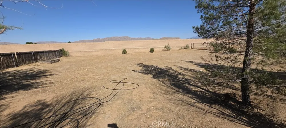 14307 Tonikan Apple Valley, CA 92307
