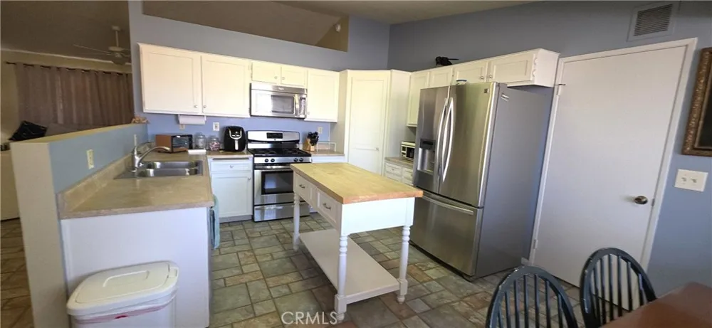 14307 Tonikan Apple Valley, CA 92307