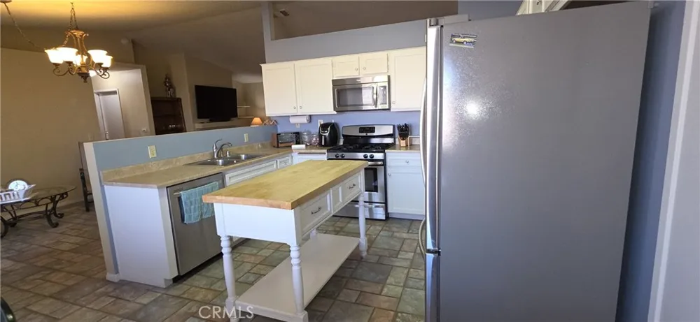 14307 Tonikan Apple Valley, CA 92307