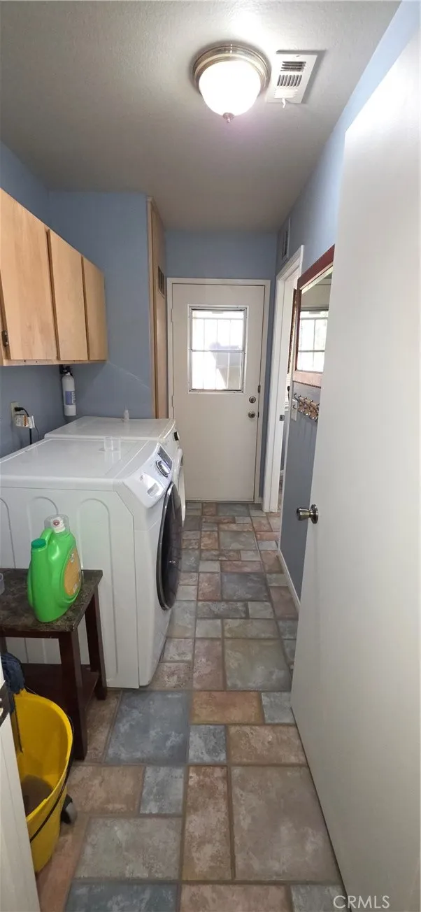 14307 Tonikan Apple Valley, CA 92307
