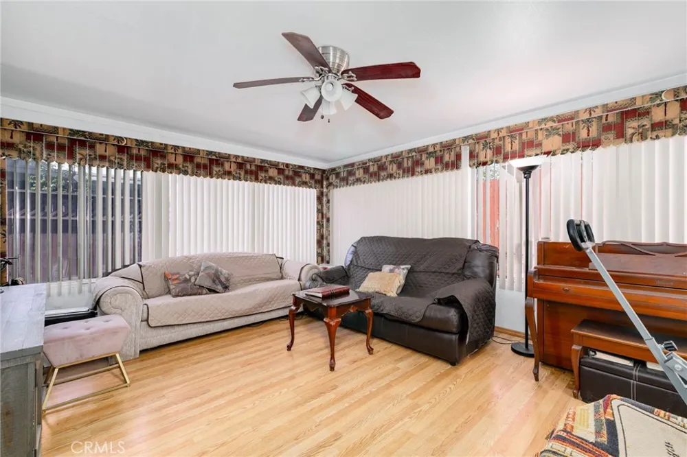 472 S Sherer Compton, CA 90220