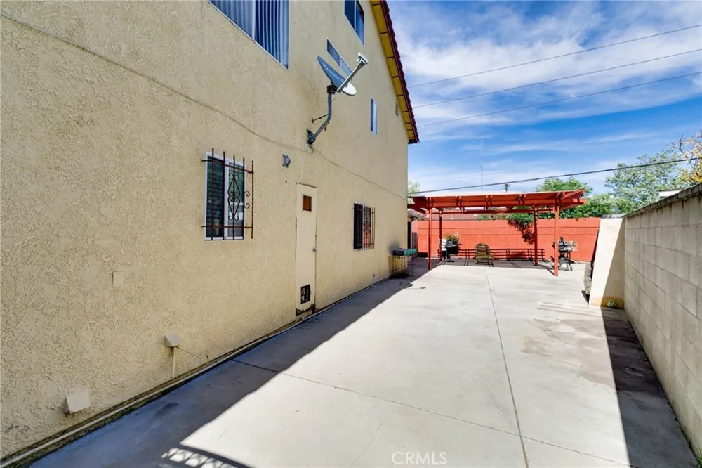 472 S Sherer Compton, CA 90220