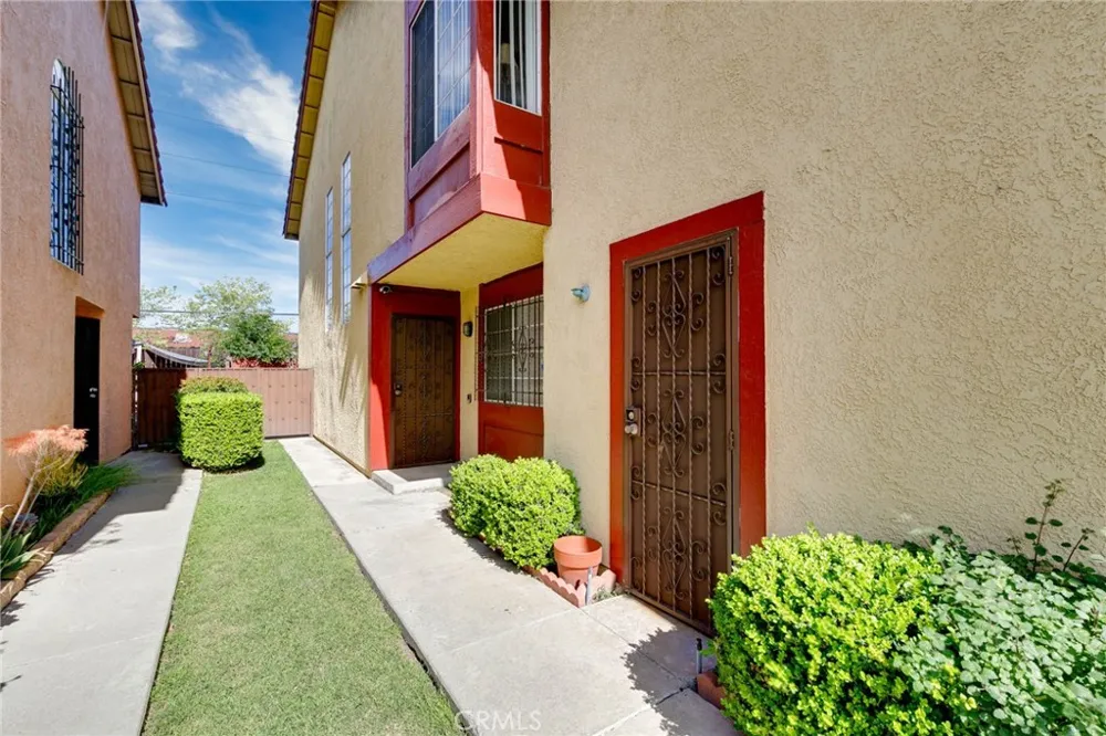 472 S Sherer Compton, CA 90220
