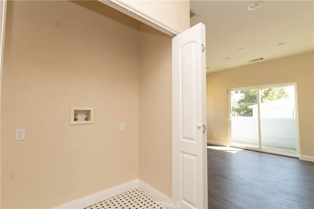 9246 Cedros #6 Panorama City, CA 91402