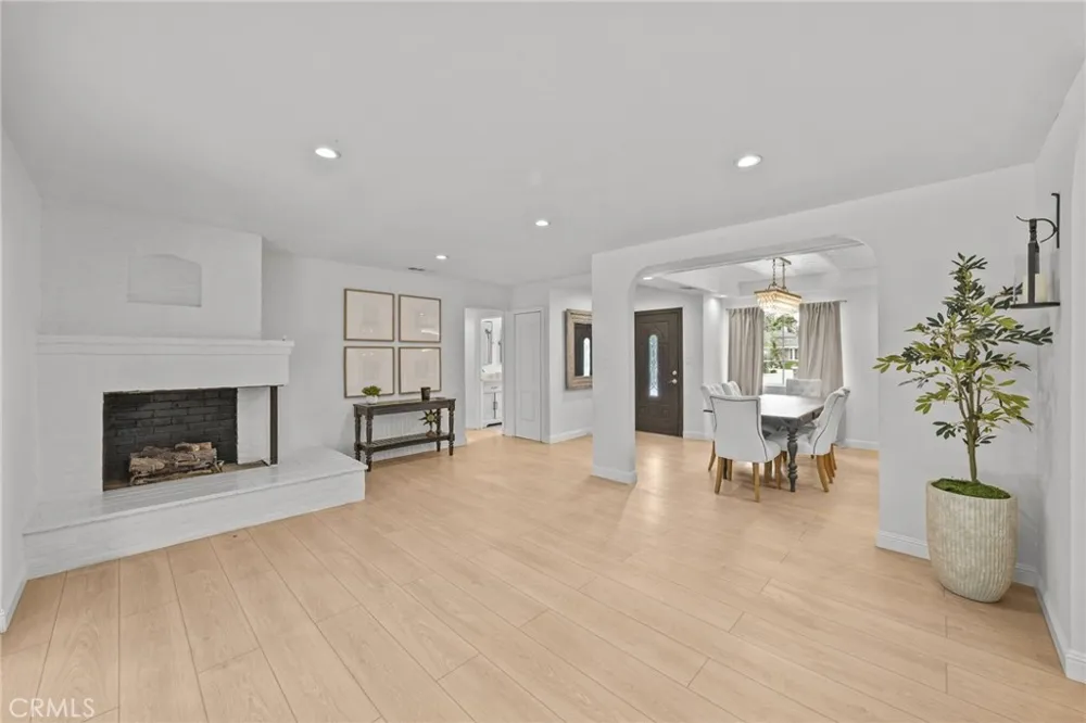 848 S Del Cerro West Covina, CA 91791