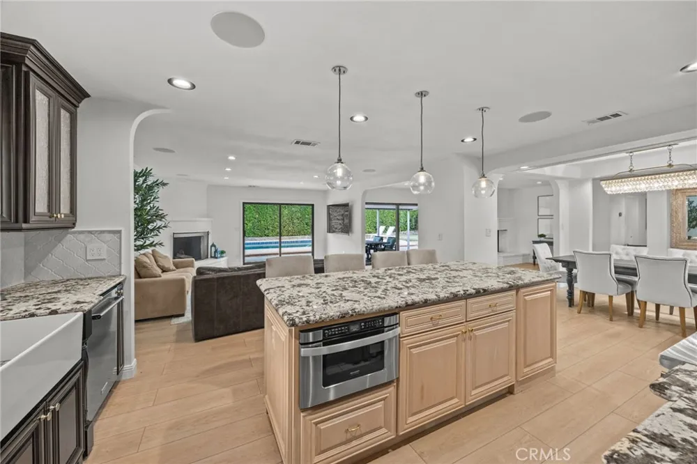 848 S Del Cerro West Covina, CA 91791