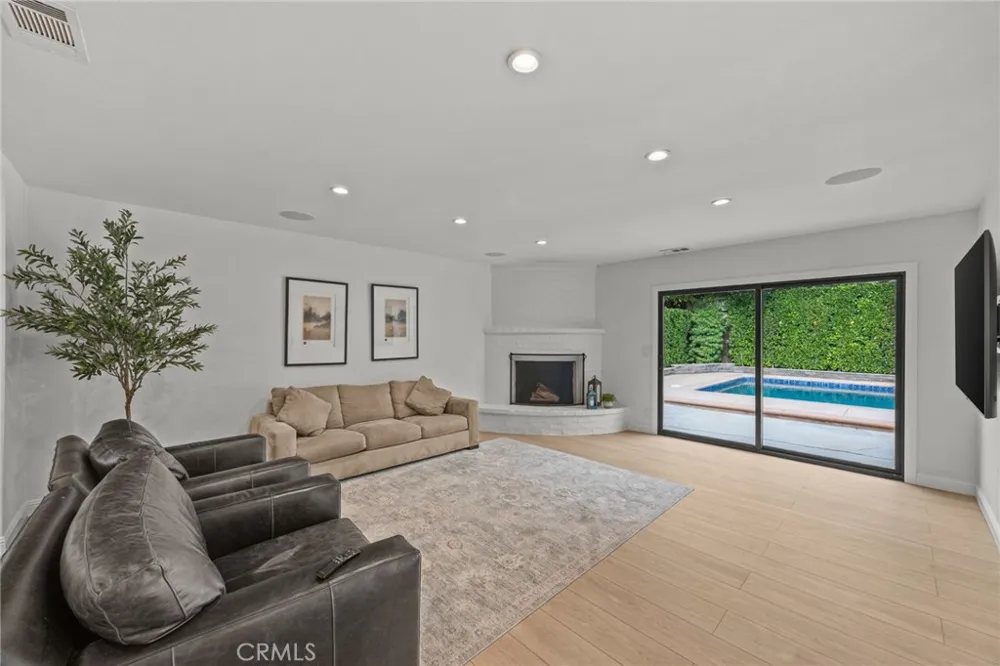 848 S Del Cerro West Covina, CA 91791