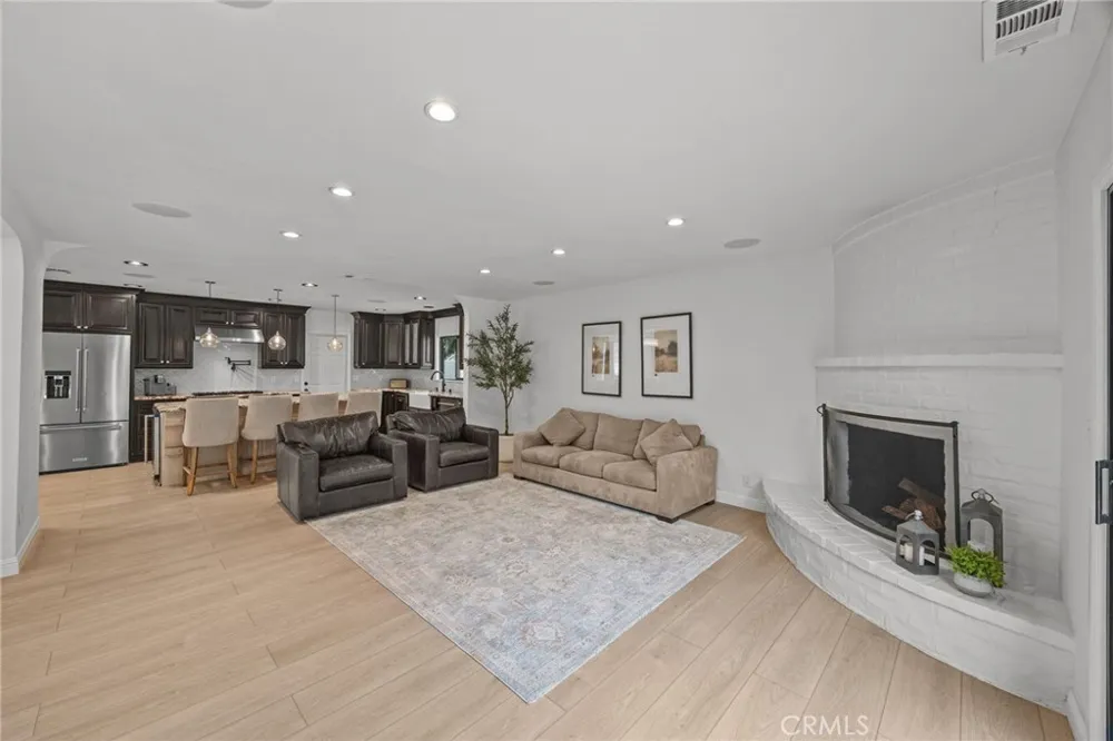 848 S Del Cerro West Covina, CA 91791