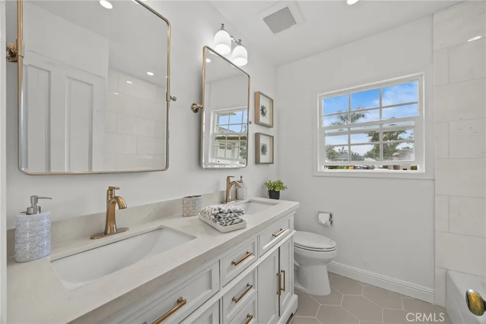 848 S Del Cerro West Covina, CA 91791