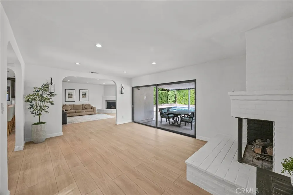 848 S Del Cerro West Covina, CA 91791