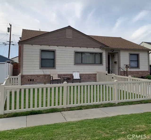 4145 Los Coyotes Diagonal Lakewood, CA 90713