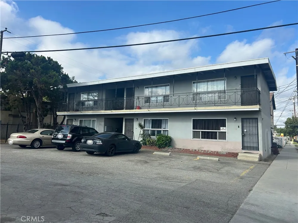 12 W Pleasant Long Beach, CA 90805