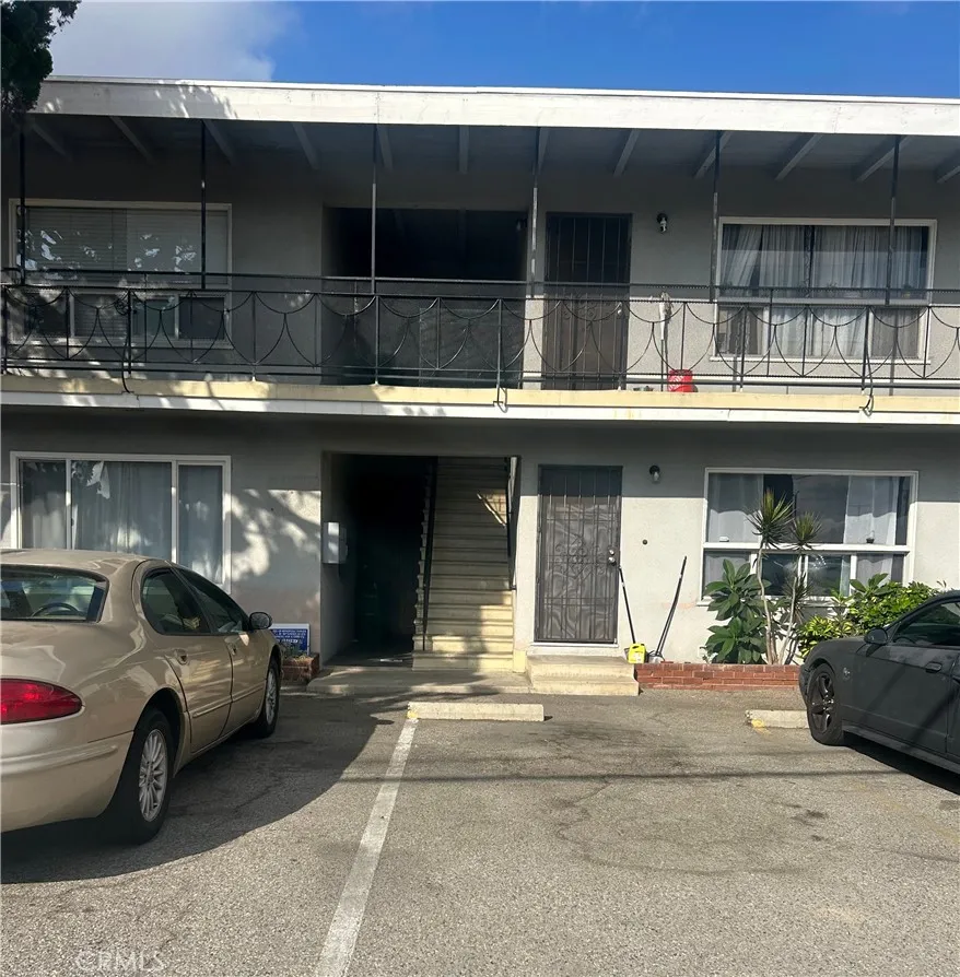 12 W Pleasant Long Beach, CA 90805