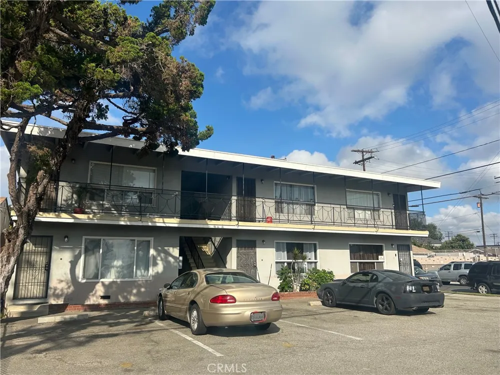 12 W Pleasant Long Beach, CA 90805