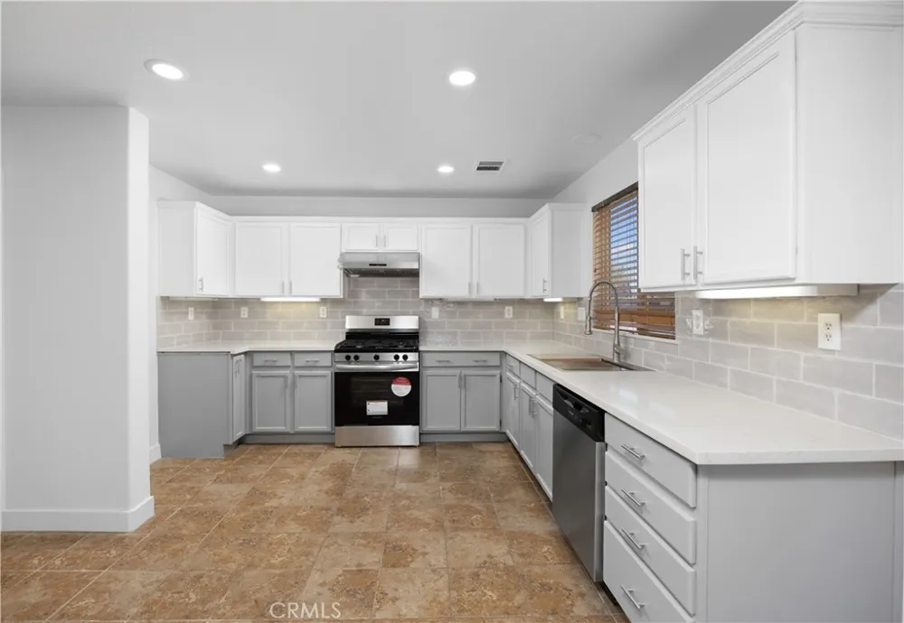 9331 Sapphire Avenue Hesperia, CA 92344