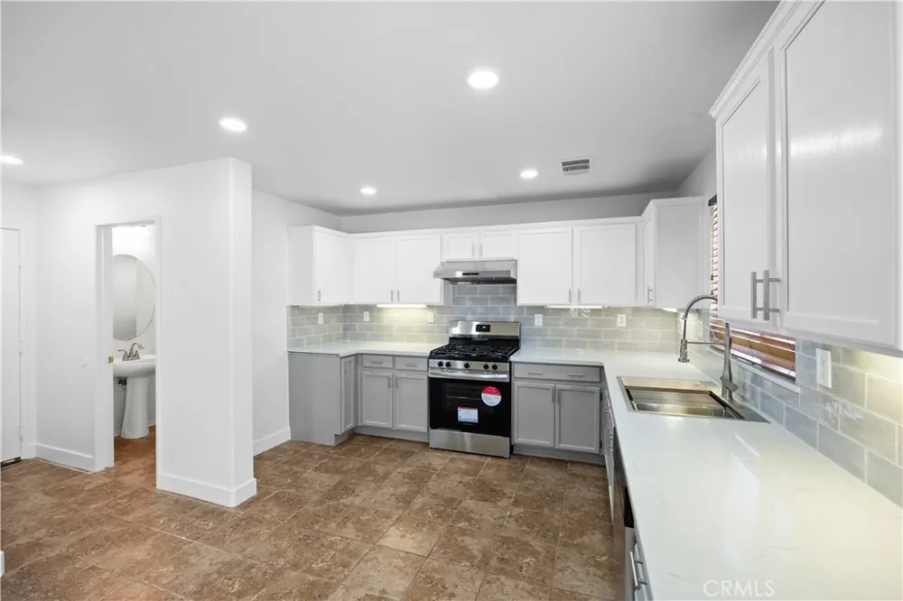 9331 Sapphire Avenue Hesperia, CA 92344