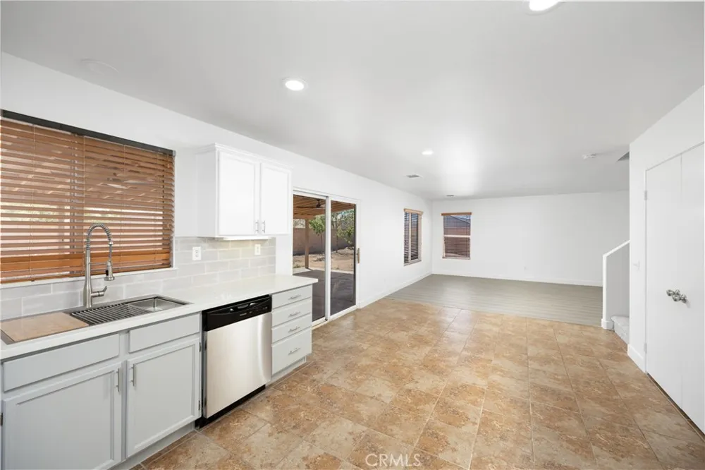 9331 Sapphire Avenue Hesperia, CA 92344