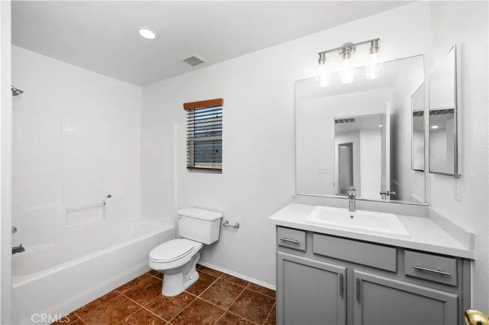 9331 Sapphire Avenue Hesperia, CA 92344