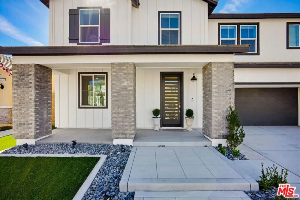 16763 Mistletoe Lane Fontana, CA 92336